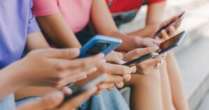 study-warns-about-significant-mental-health-risks-of-giving-smartphones-to-pre-teens
