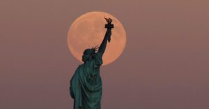 Full-moon-statue-of-liberty-e1761155733556