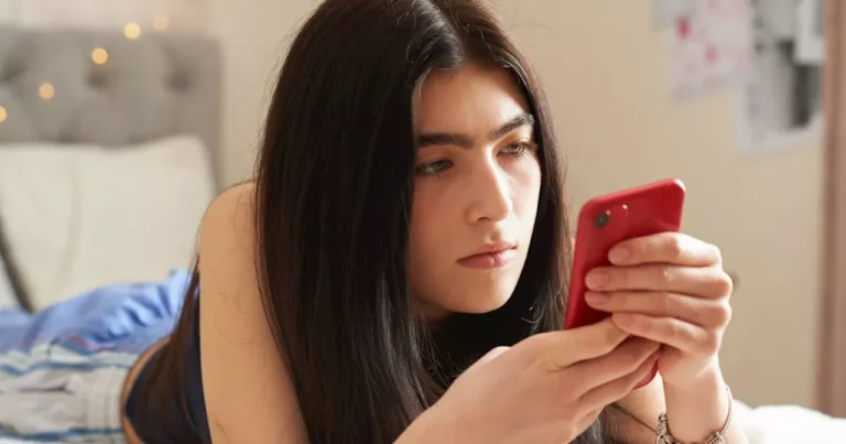 what-are-ipad-kids-turning-into-as-teens-teachers-85093970